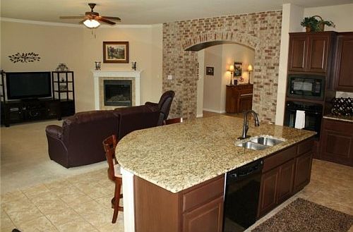 3rd image of 405 Autumn Bend Ln