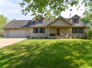 9124 Marion Dr, Brighton, MI 48116