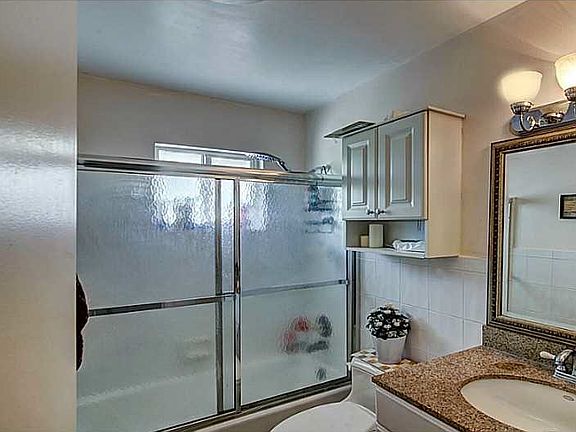 5th image of 5700 NE 27th Ave