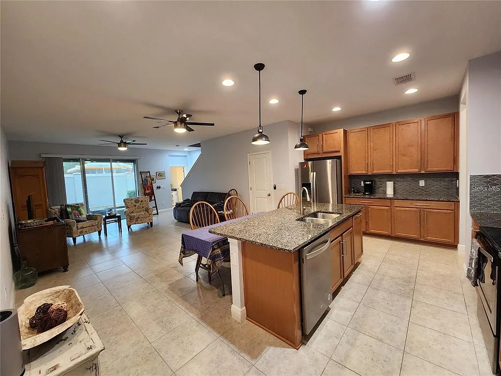 3 bed, 2.5 bath, 1888 sqft, $2,990 — Photo 4