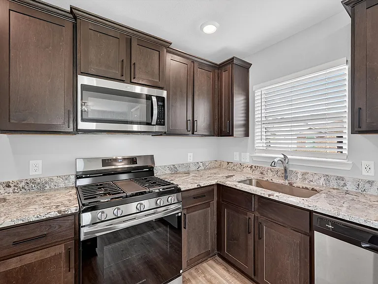 523 Bennie Leonard St — Photo 8