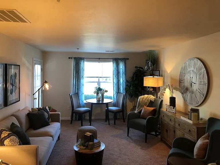 The Villas of Castleton Apartments — Photo 14