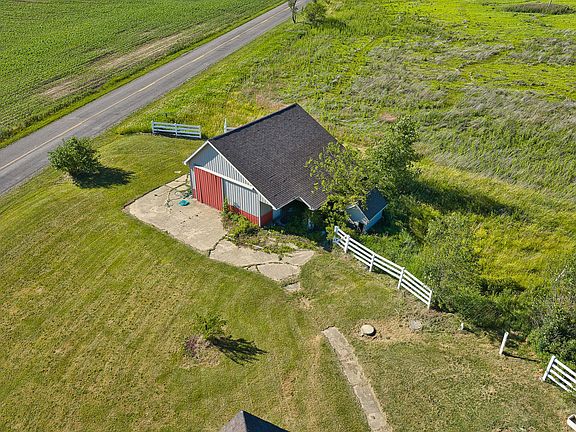 3rd image of 11905 Coman Rd