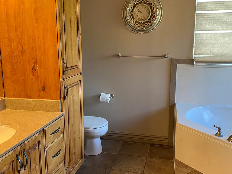 2410 E View Dr — Photo 20