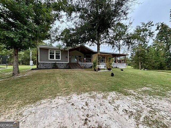 3rd image of 281 Bluff Rd