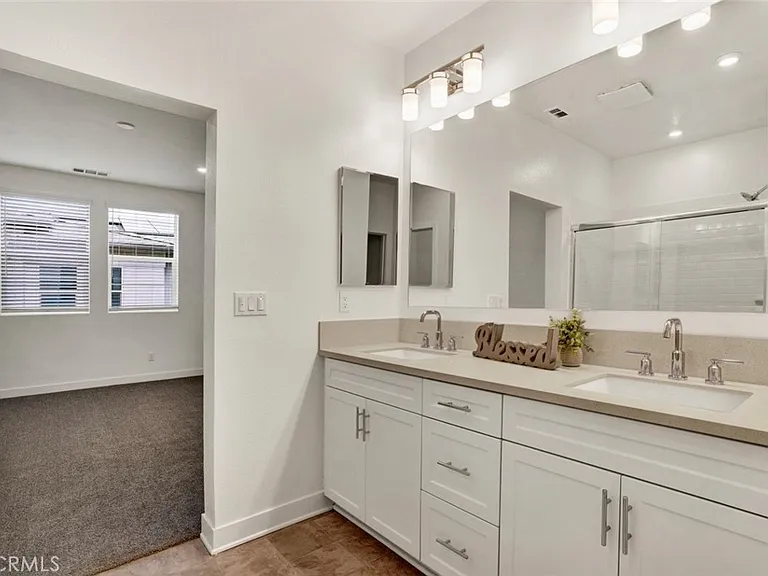 325 Hazel Rancho — Photo 14