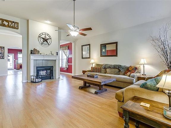 4th image of 909 Sheryn Dr