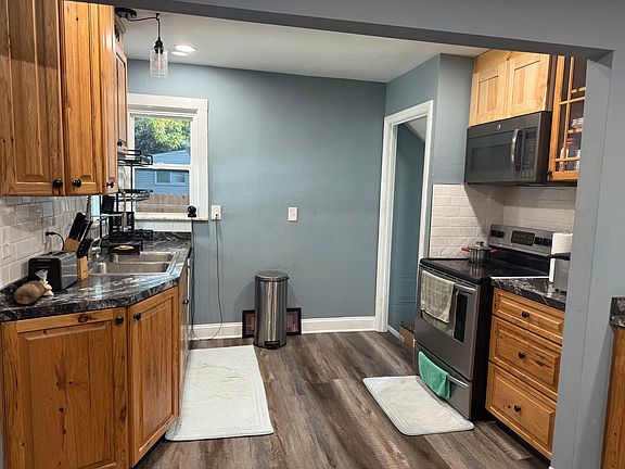 5th image of 21171 Westport Ave