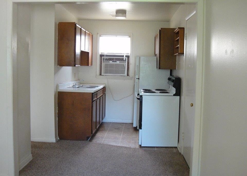 2nd image of 3246 1/2 S Handley St