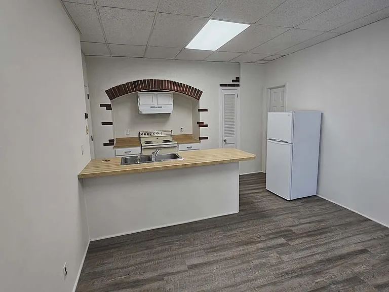 41 W Temple Ave #A2 — Photo 5