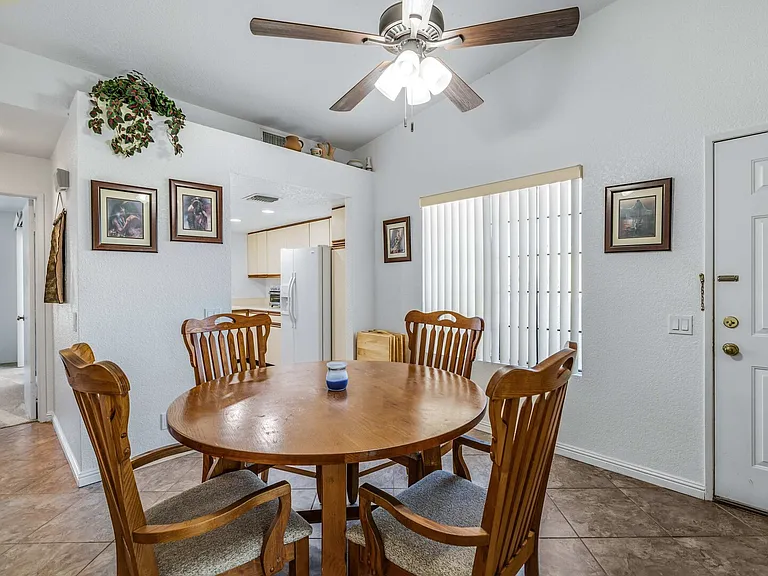 E Mesquite Ave — Photo 9