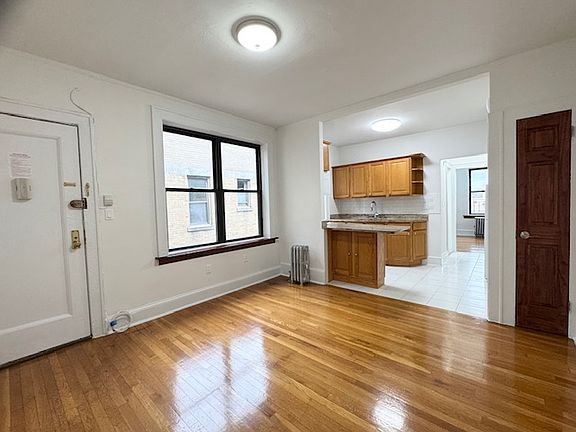 5th image of 21-38 Crescent St #C1