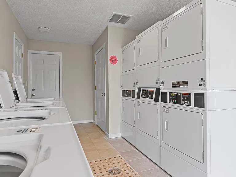 Avia Apartments — Photo 6