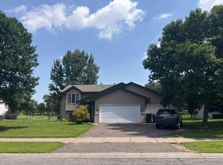 9166 Farmstead Ave, Monticello, MN 55362