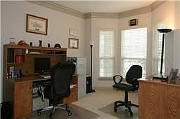 4th image of 2104 Noblewood Ct