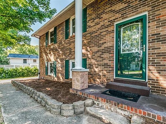 4th image of 102 Jackson Ct
