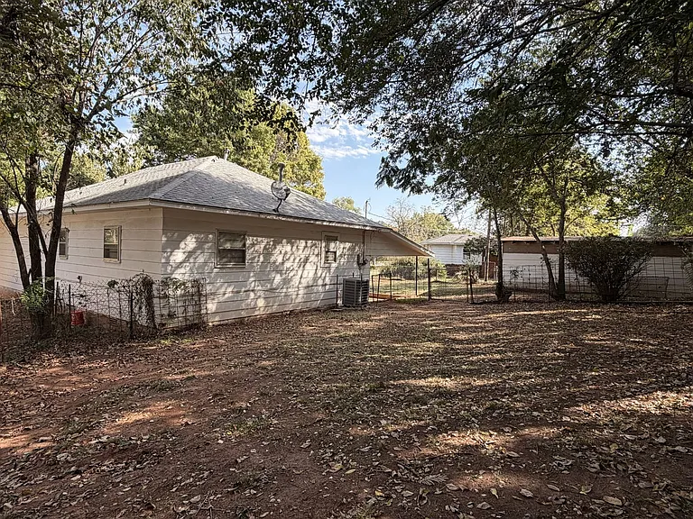 904 W Grant St — Photo 15