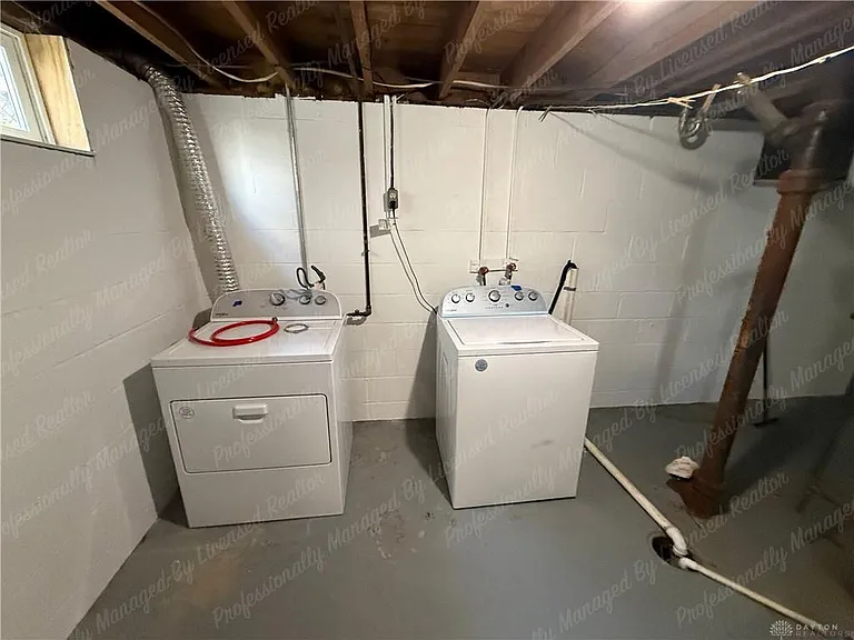 1261 Malden Ave — Photo 20