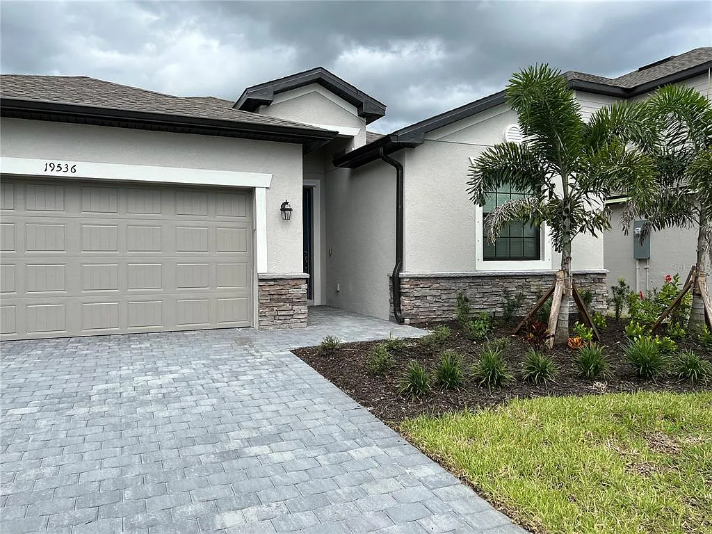 4 bed, 3.0 bath, 2035 sqft, $2,500 — Photo 2