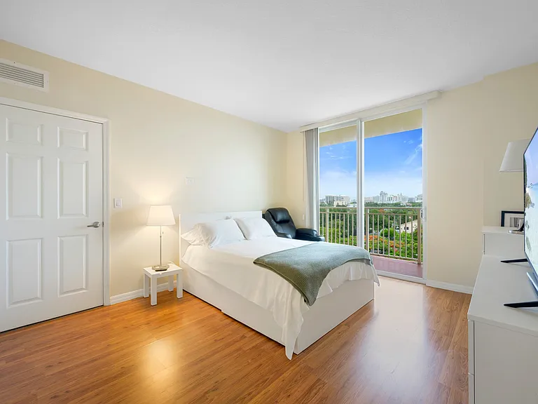 215 SW 42nd Ave #708 — Photo 10