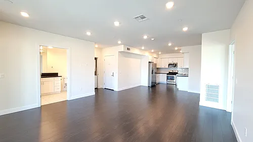 5758 Camellia Ave #404 Photo 1