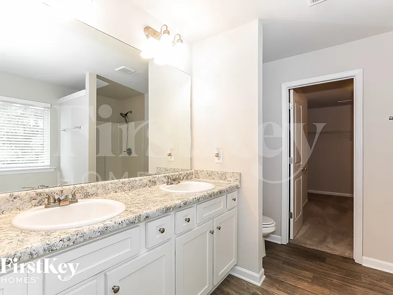 220 Wellbrook Dr — Photo 8