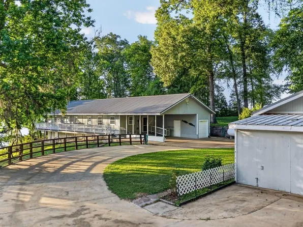 333 Holly Cir, Etoile, TX 75944