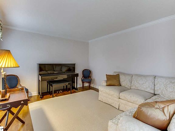 4th image of 105 Woodington Dr