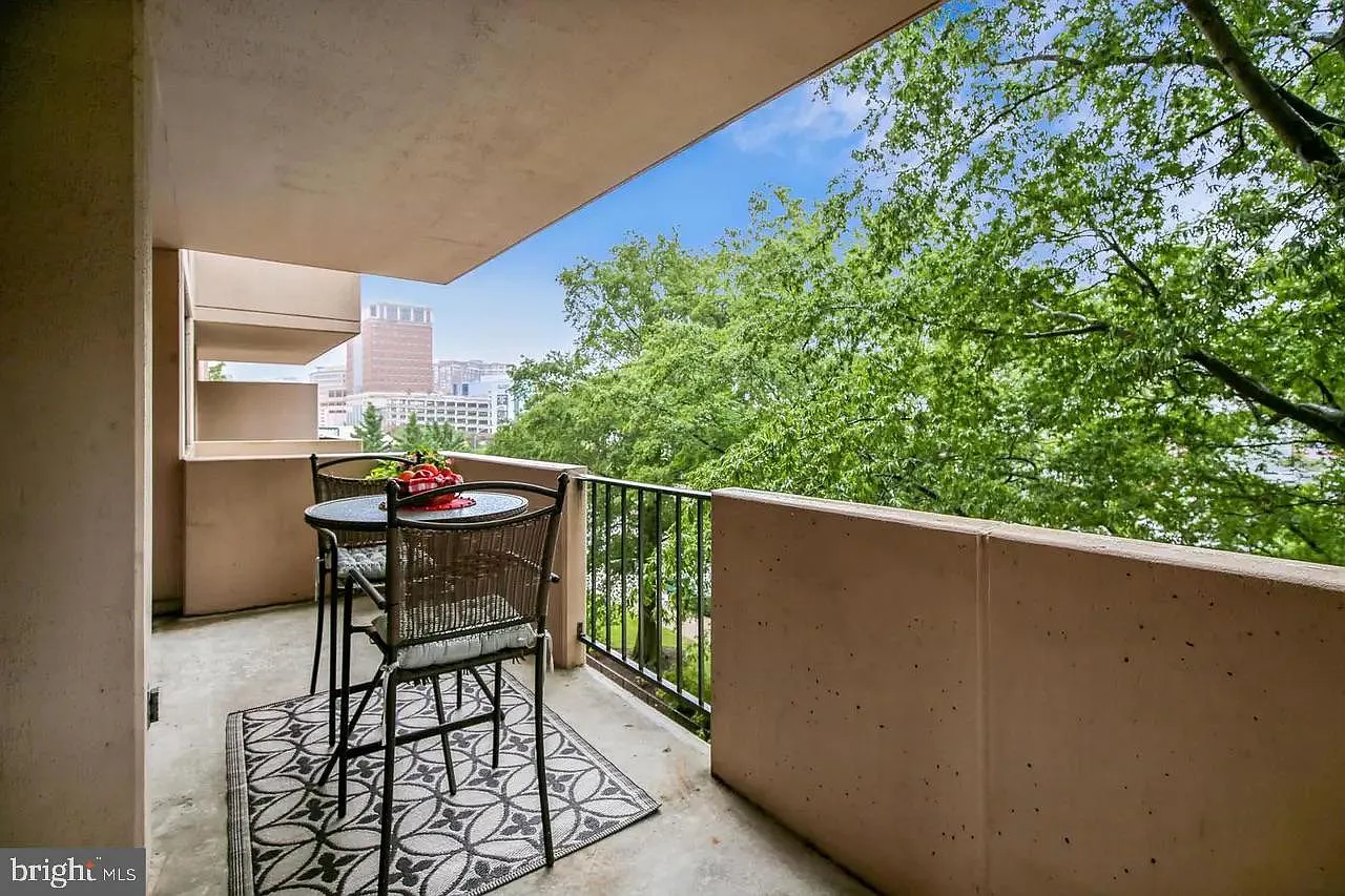 1 bed, 851 sqft, $2,325 — Photo 4