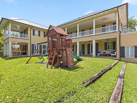 3rd image of 685 Harbor Ln