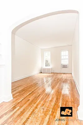 Rented by Jonis Realty | media 5