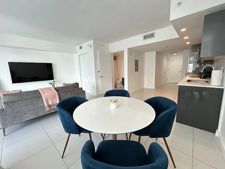 31 SE 6th St #1703 — Photo 13
