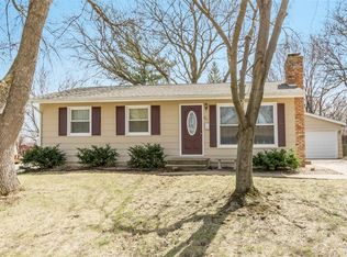 865 W 10th Ave, Marion, IA 52302
