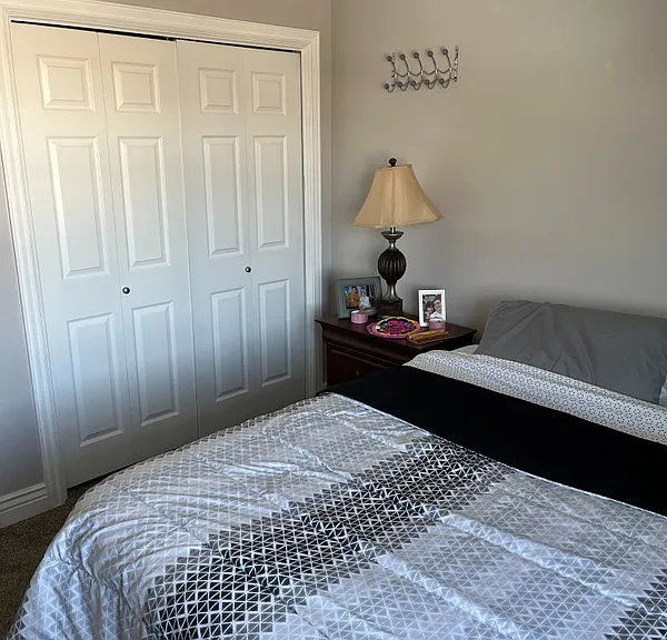 126 E Resaca Dr — Photo 2