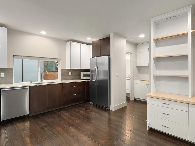 410 W Fulton St — Photo 9