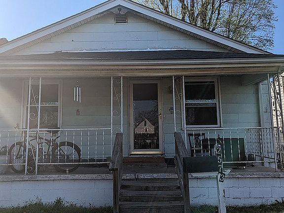 3rd image of 2573 Grand Ave