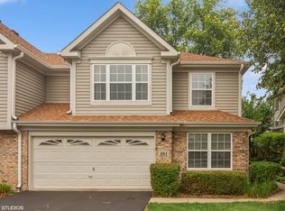 381 Bloomfield Ct, Vernon Hills, IL 60061