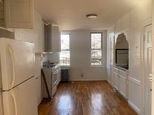 Rented by Space Link Realty | media 4