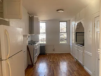 Rented by Space Link Realty