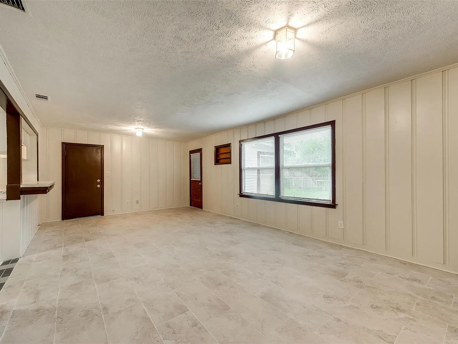 3 bed, 2.0 bath, 1903 sqft, $1,700 — Photo 2