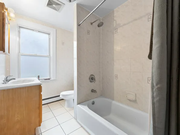 84-22 Daniels Street image 10 of 26