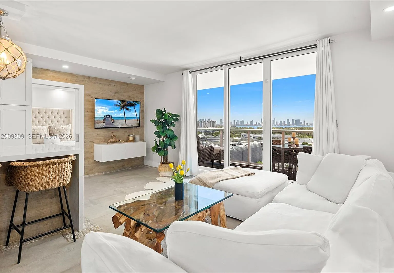 Roney Palace Condo — Photo 1