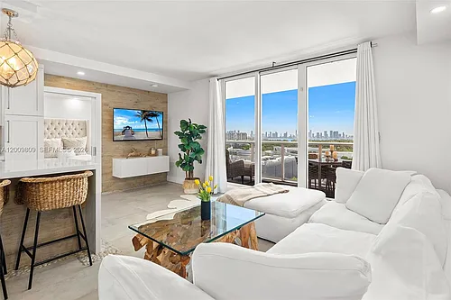 2301 Collins Ave Photo 1