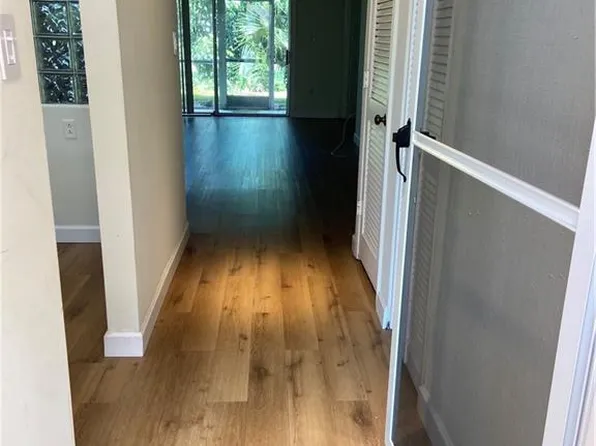 180 Turtle Lake Ct APT 102, Naples, FL 34105