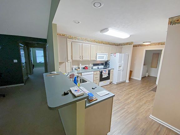 5th image of 408 Waterford Ln