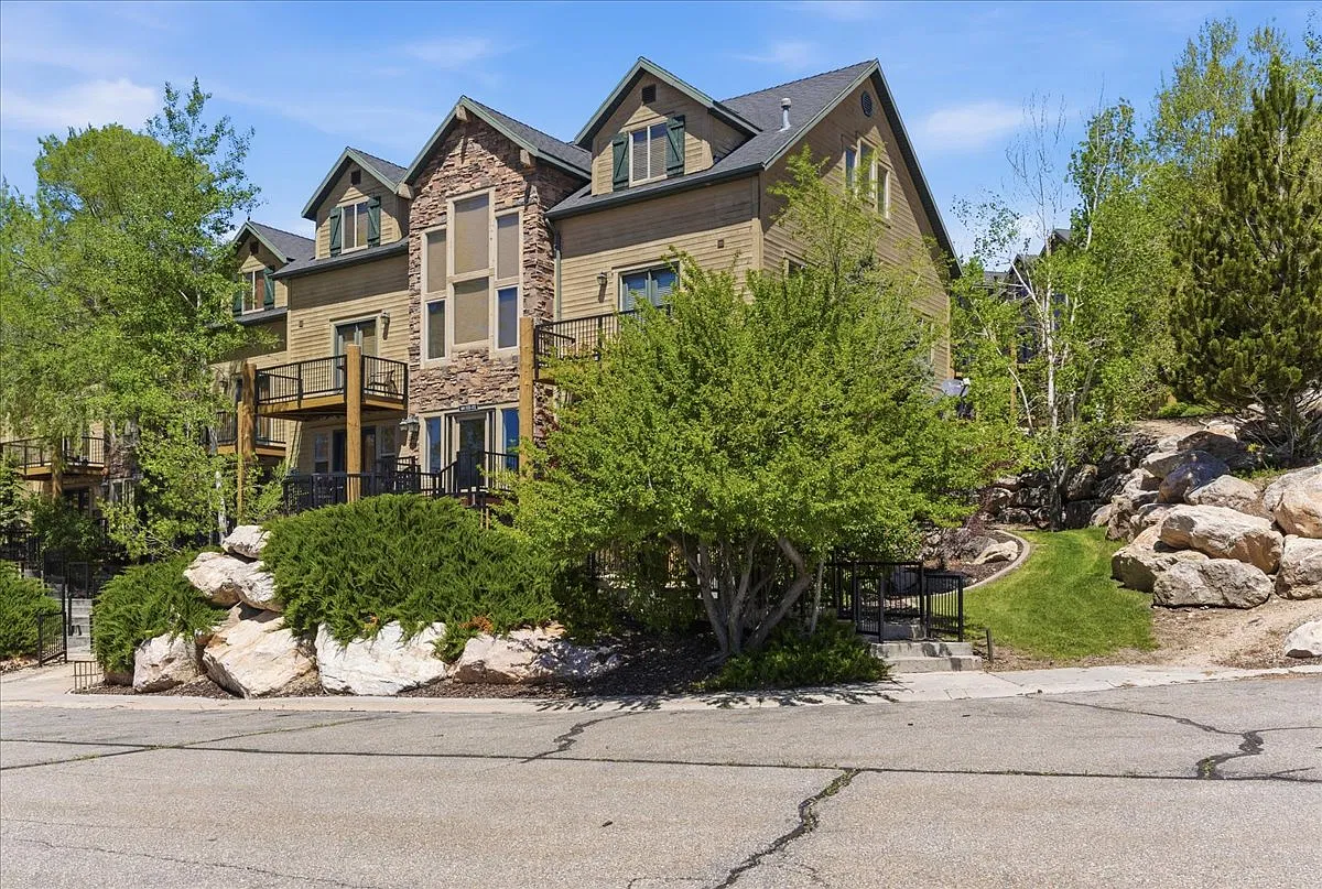 5060 East Lakeview Drive #1112 - 1 — Photo 1