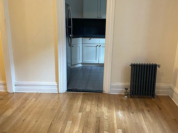 2nd image of 204 W 94th St APT 4D