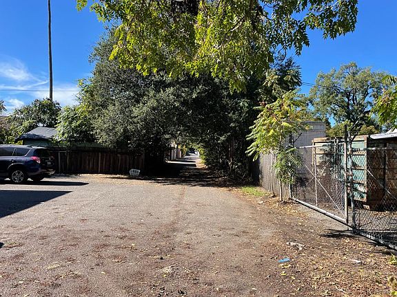 4th image of 135 10th Street