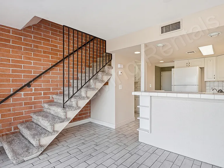 89 Acoma Blvd N #18 — Photo 9