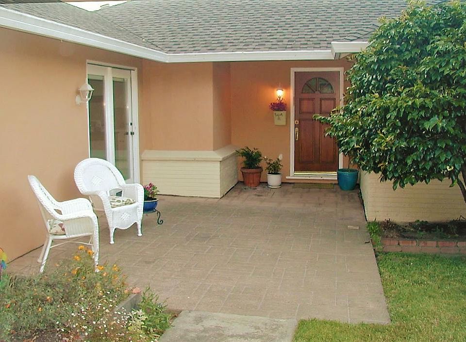 1st image of 18 Richardson Dr